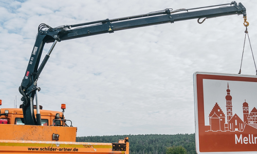 Autobahn- und Großbeschilderung