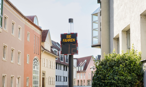 Geschwindigkeitswarnanlagen